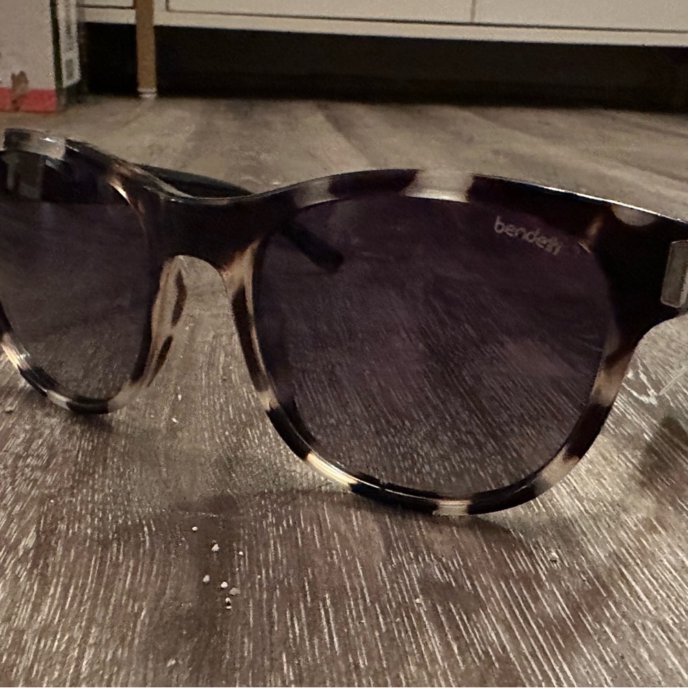Bendetti Polarized Tortoiseshell Sunglasses - Picture 3 of 5